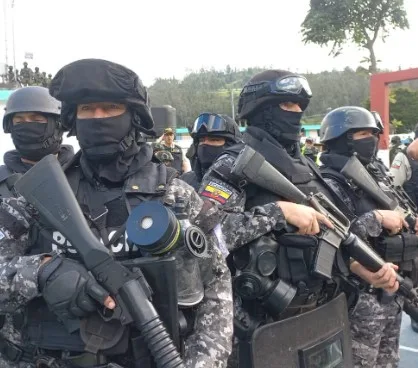 Libertad de Prensa Bajo Amenaza: Militares Ecuatorianos Restringen Acceso y Exigen Cobertura ‘Positiva’